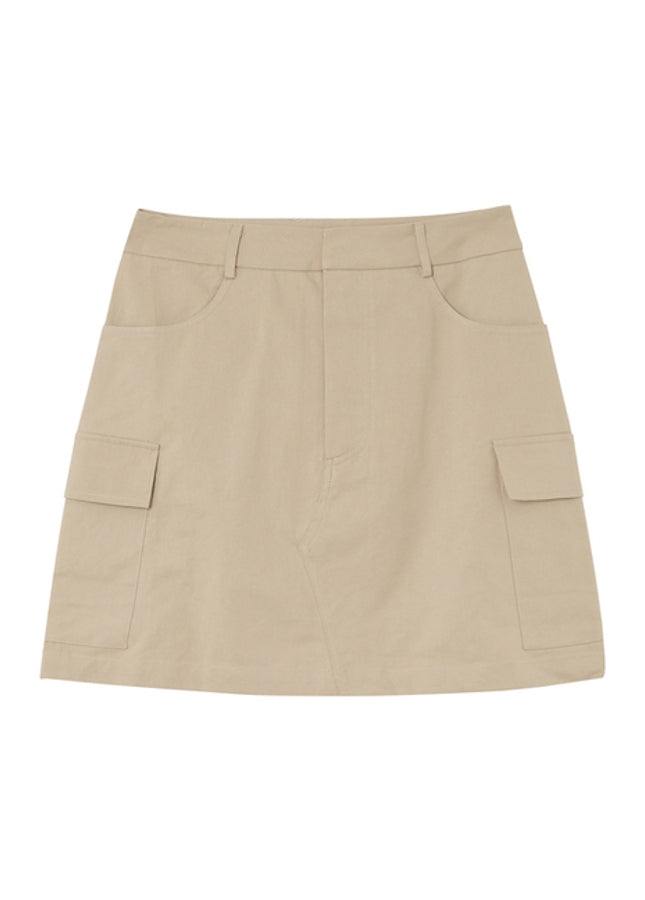 Beige een mini-cargorok Mariah van het merk Grace & Mila. De A-lijn mini-rok heeft een middelhoge taille, steekzakken en grote zakken aan de zijkant van de rok, met rits en knoopsluiting aan de voorzijde. Beige cargo rok Maria. Shop de nieuwe collectie zomerrokken, korte rokken bij online dameskleding Boetiek Aniek.