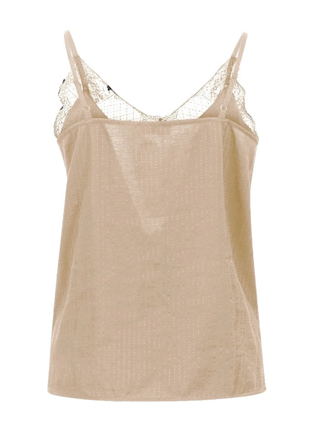 Nude kanten top Luna I Een essentiele basic in jouw garderobe, deze nude spaghettitop Luna met kant. De nude top met V-hals heeft vertelbare bandjes, kanten details bij de hals. Shop de nieuwe collectie dames tops, basic dames tops en t-shirts, kanten tops, hemdjes met kant, nude spaghettiband tops.