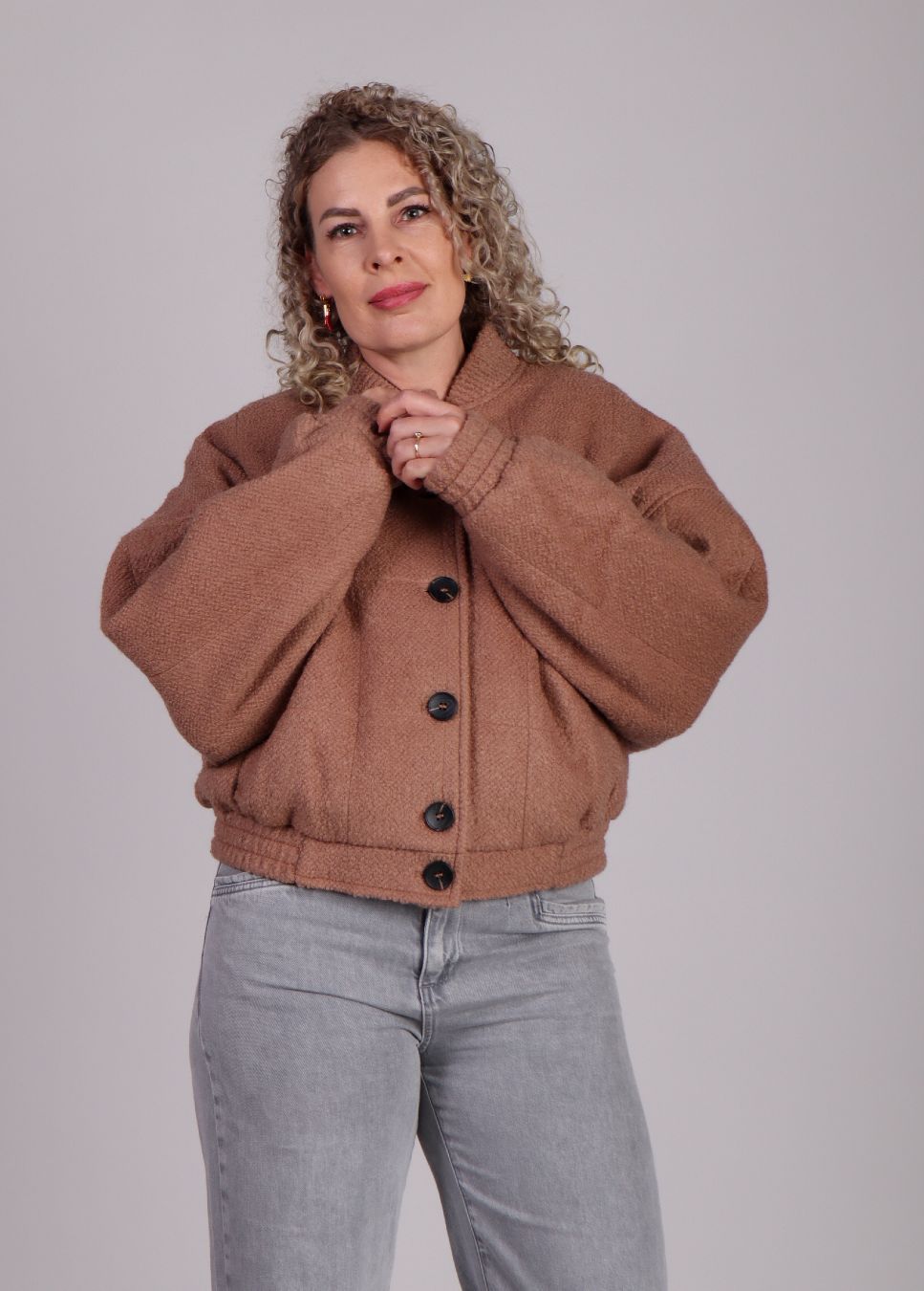 FRNCH jas wolmix satia bruin op model voorkant