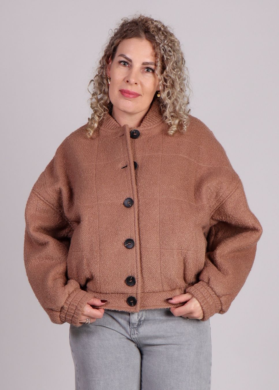 dames jas bomber FRNCH bruin wolmix Satia op model