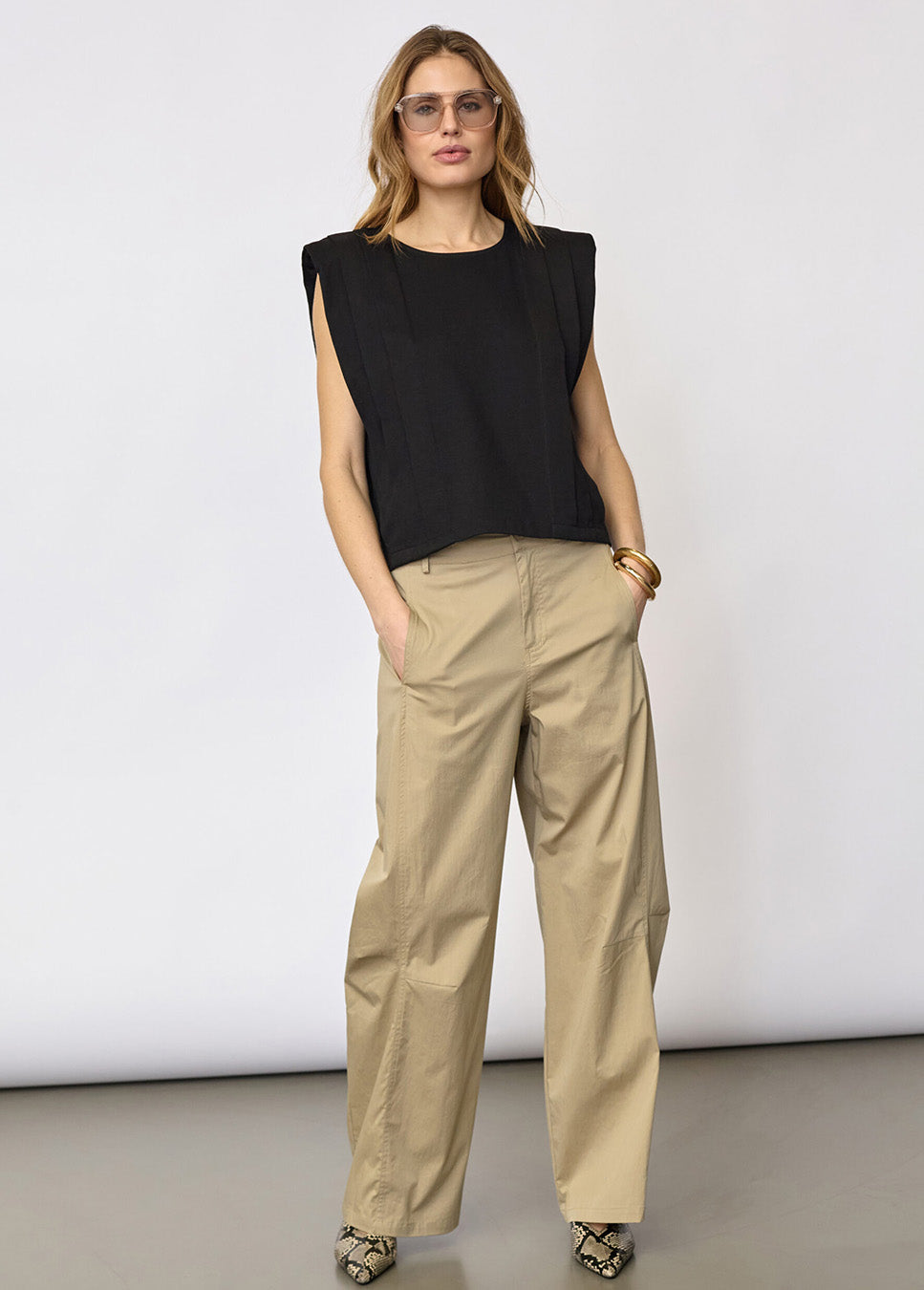 Co Couture CottonCC Crisp Barrel LL Pant beige voorkant model met zwarte top