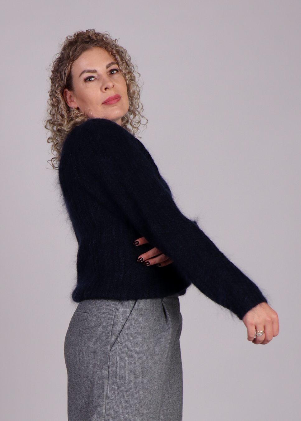 mbym trui blauw gebreid corey op zijkant model