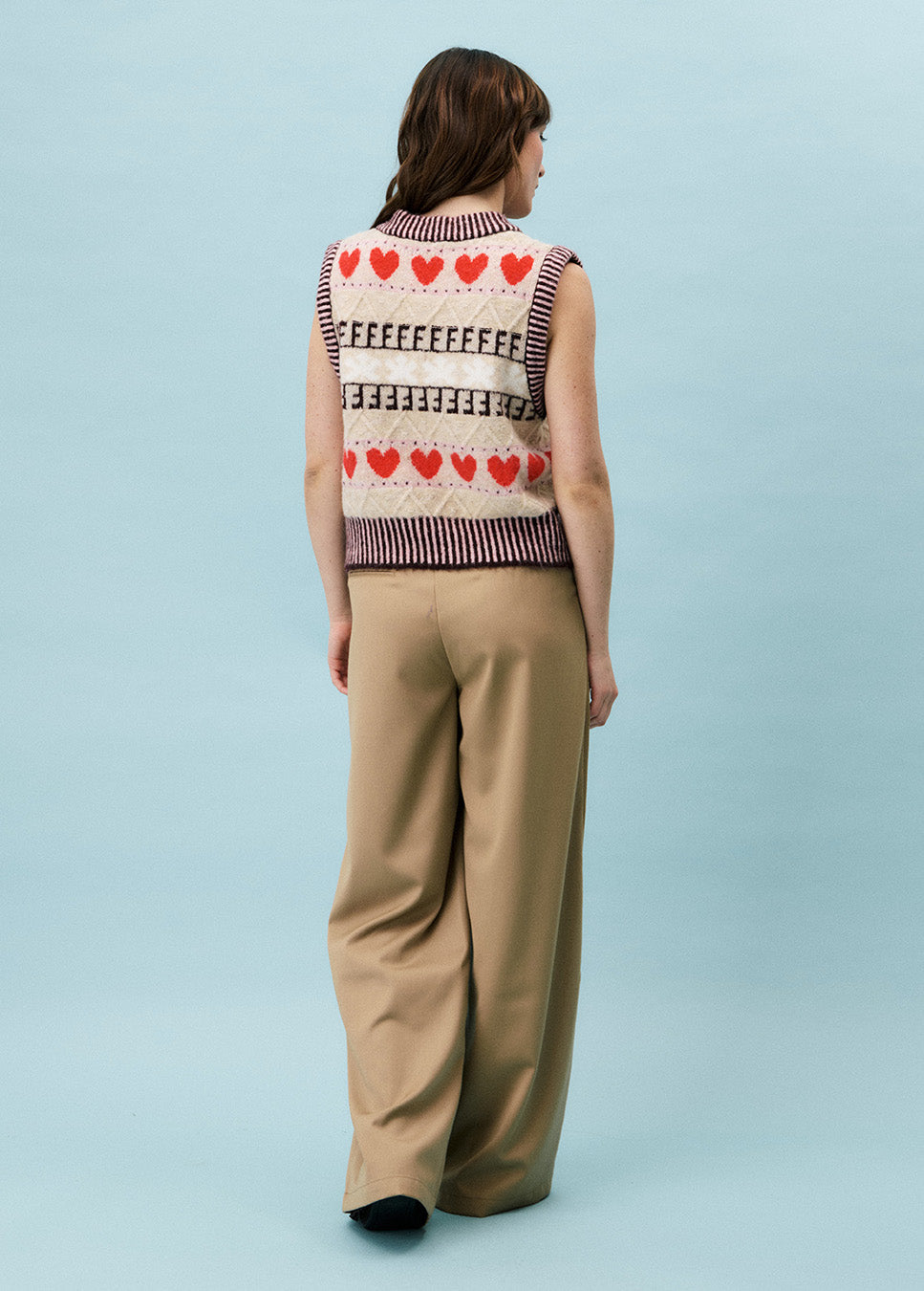 FRNCH Apollon pantalon wide-leg beige achterkant model met beige spencer