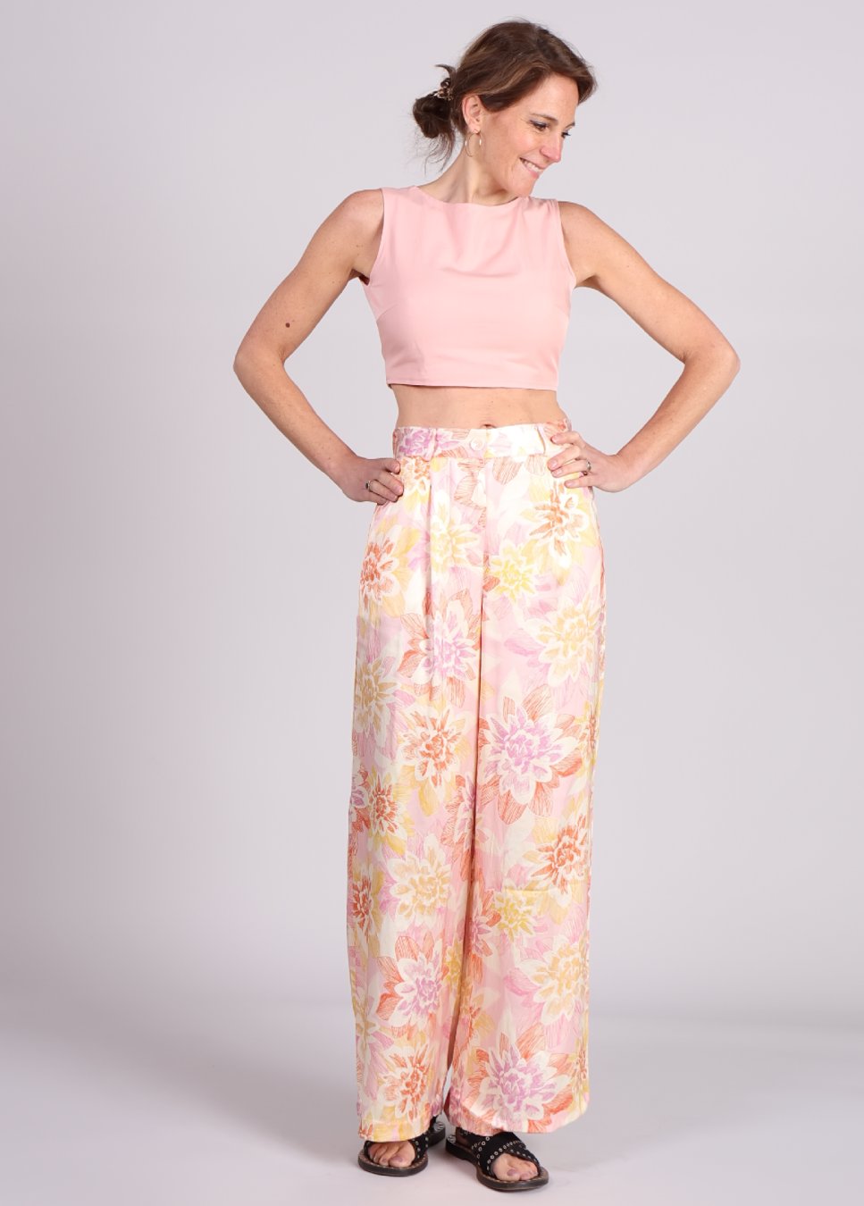 Roze bloemenprint FRNCH pantalon Philo satijn stof zomers met bijpassende top