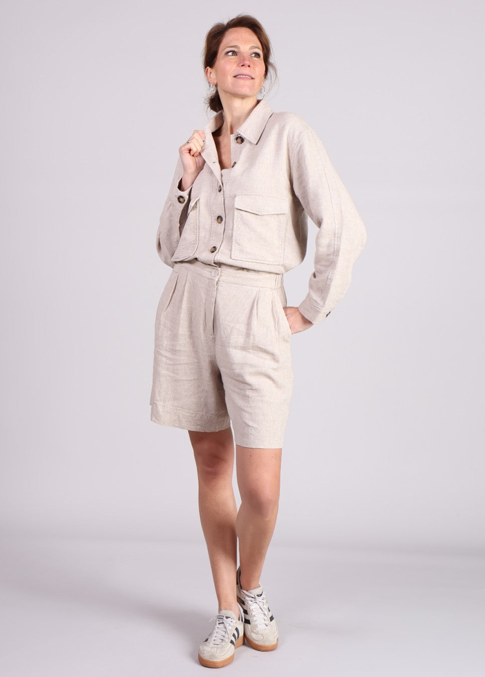 MSCH Copenhagen linnen jas Jovene Ginia beige van kleur met bijpassende short