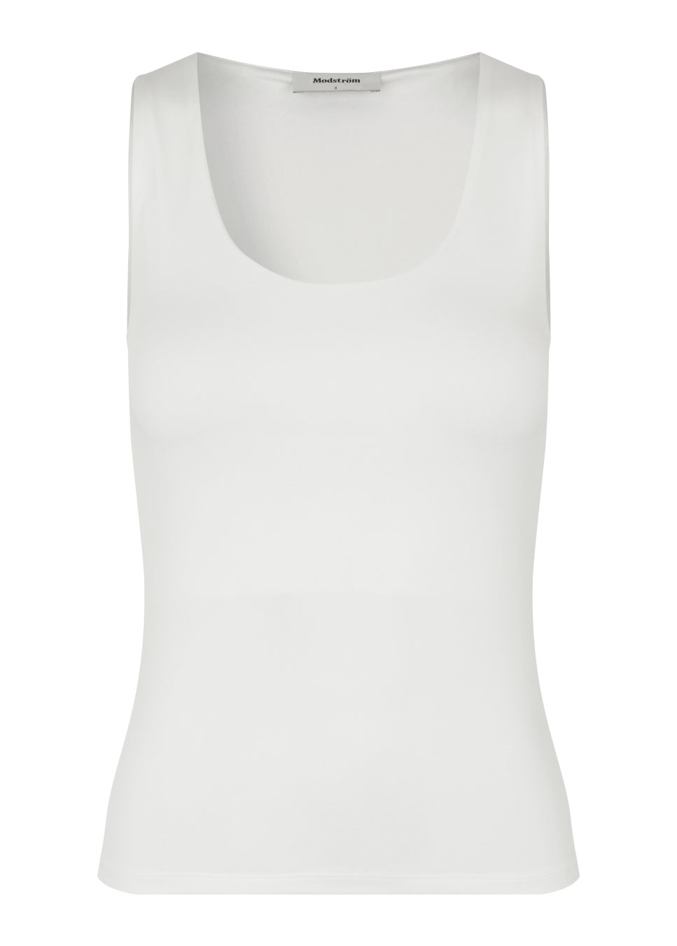 Witte top Hima I Witte aansluitende basic top Hima van het merk Modstrom. De top met stretch heeft brede bandjes en een diepe ronde hals gemaakt in gerecyclede kwaliteit. De witte top heeft een strak silhouet. Shop de nieuwe collectie dames tops, basic dames tops, Modstrom tops, witte basic hemdjes bij Boetiek Aniek.