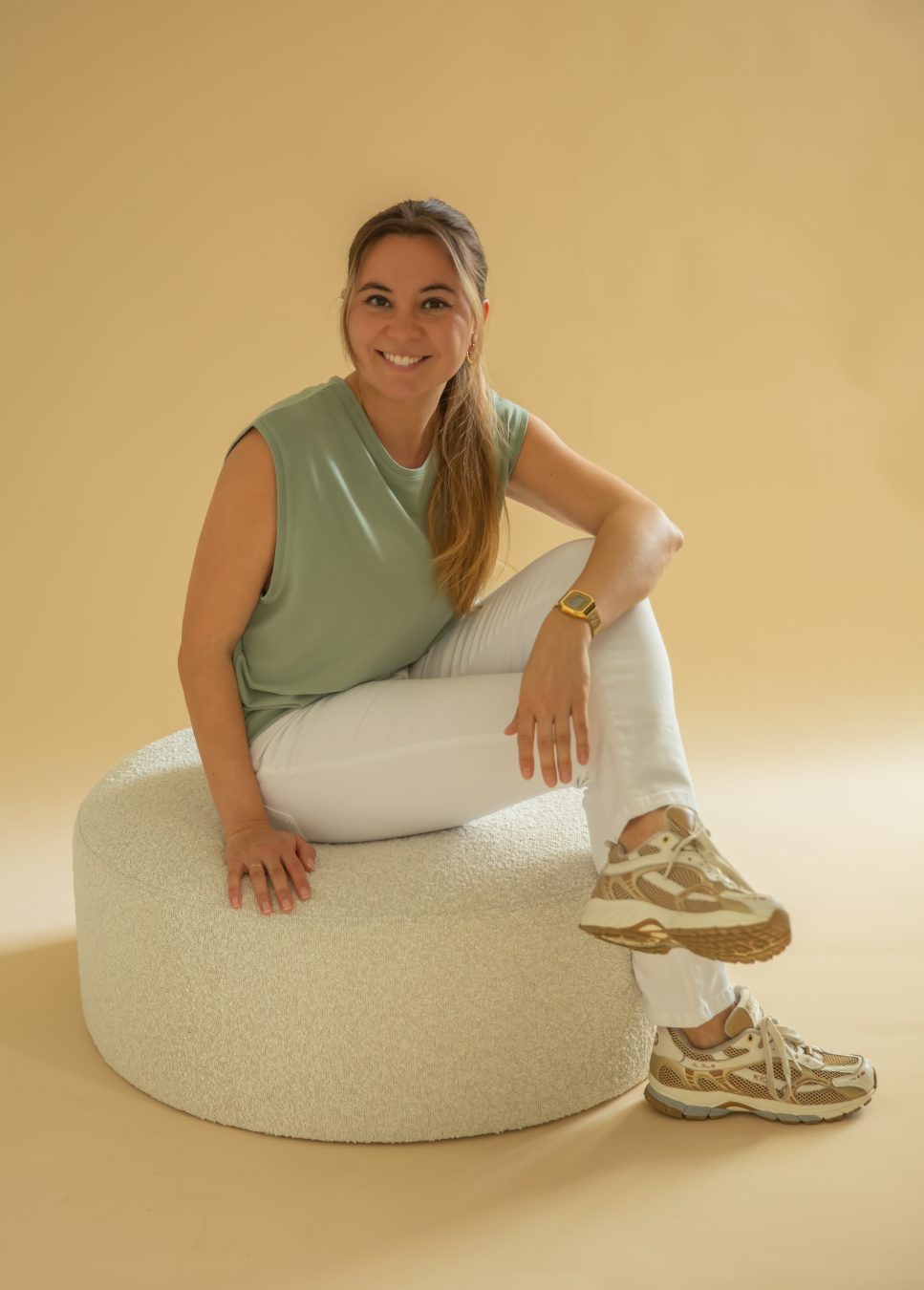 Een heerlijke zomerse jeans, deze witte straight fit jeans van het merk Homage. De Sarah Stretchy Straight fit Jeans heeft een skinny fit rond het bovenbeen en is iets slank aan de zoom. De witte jeans heeft een hoge taille en is gemaakt van powerstretch-denim. Shop de nieuwe collectie dames jeans, witte jeans Homage