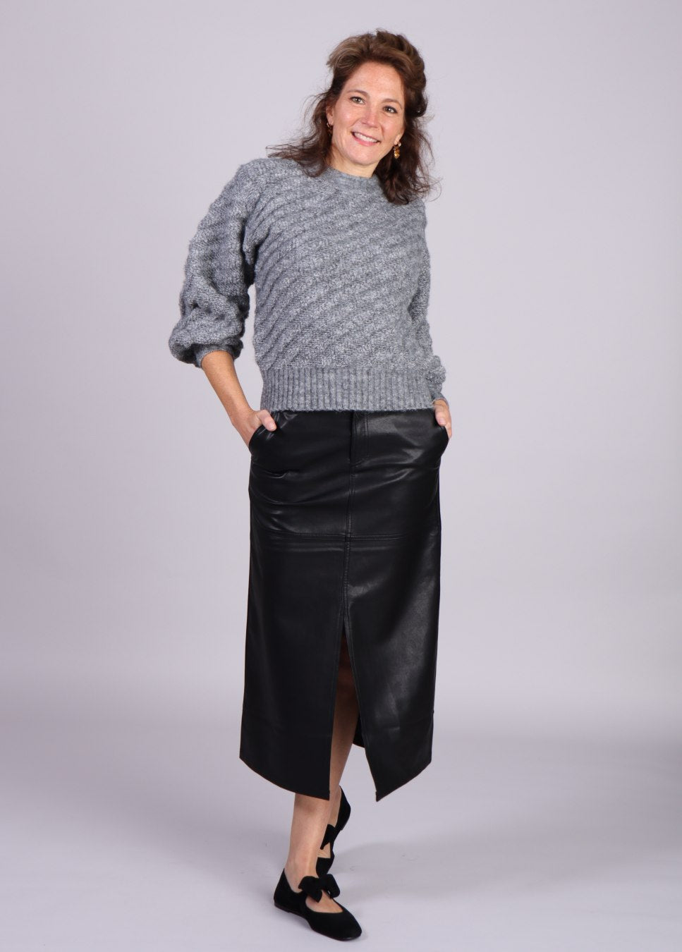 zwarte vegan leather rok Grace & Mila Nory voorkant model