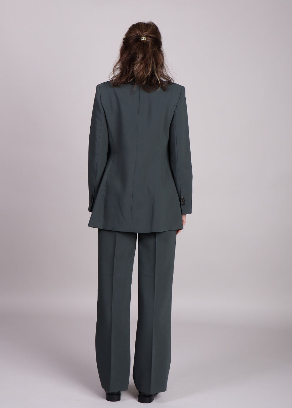 Blazer gale modstrom groen op model staand achterkant
