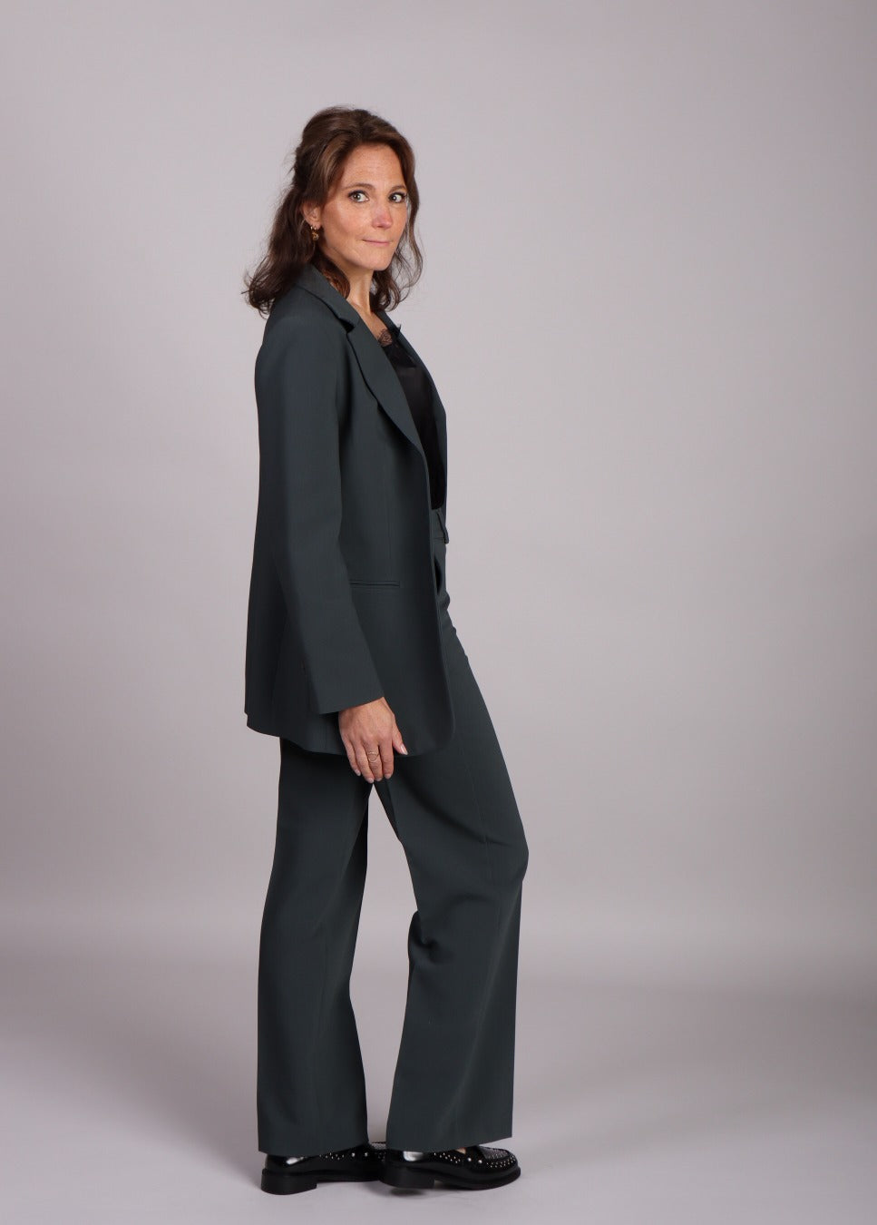 Groene dames blazer gale modstrom zijkant staand open