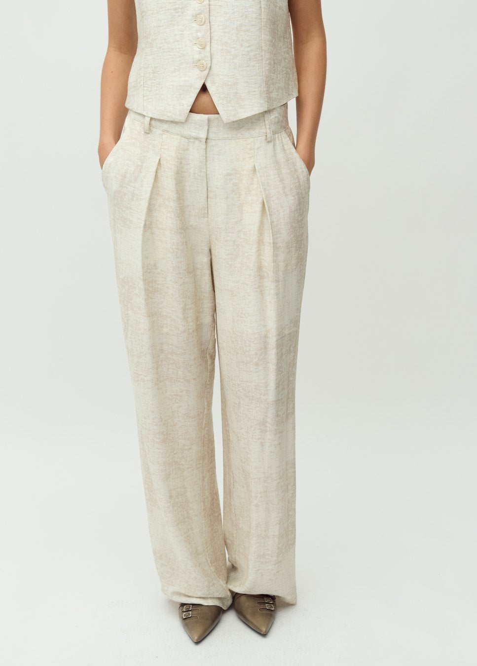 Beige mbyM Cristiana long M pants, broek met print op model voorkant