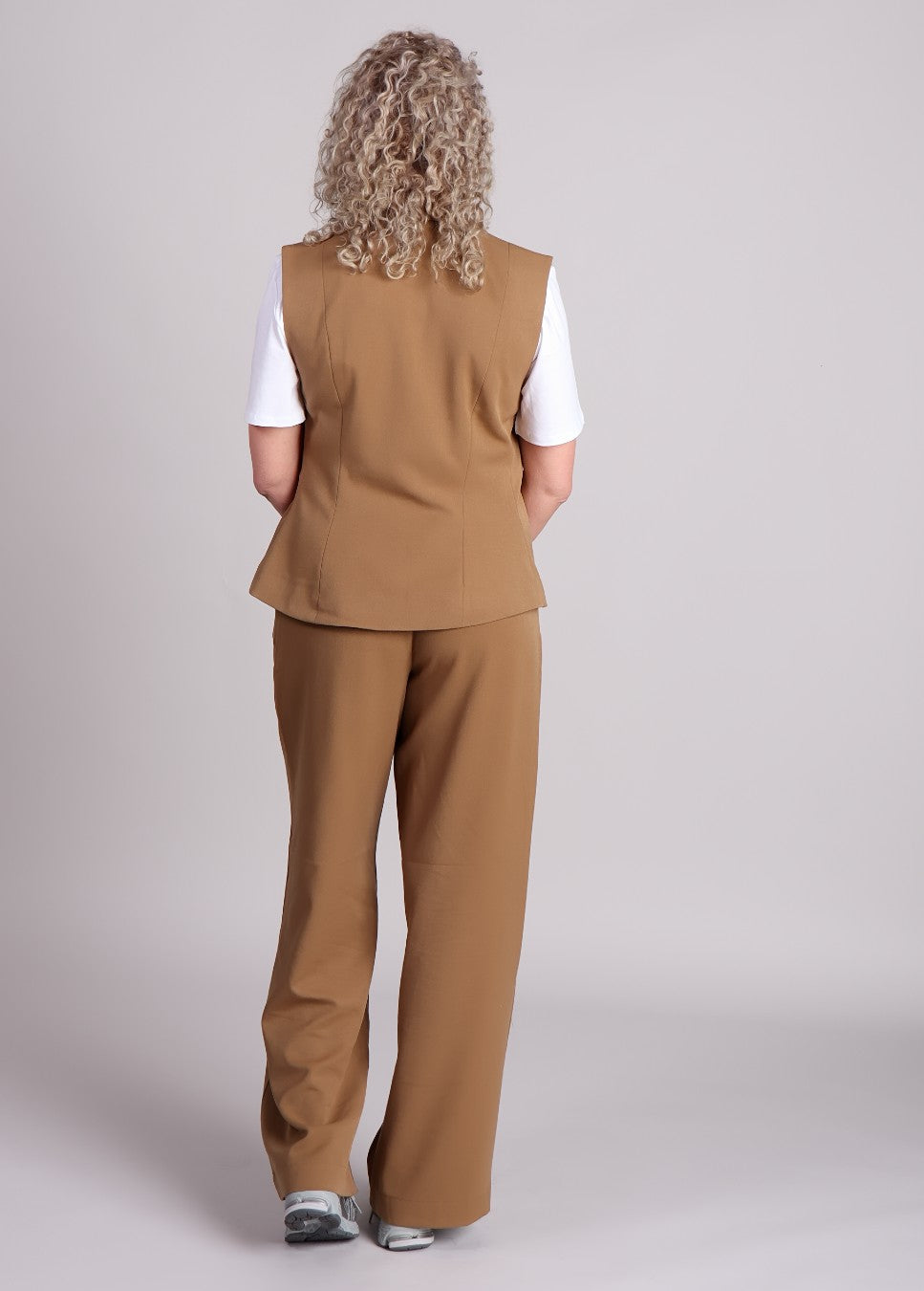 achterkant van het msch copenhagen mschkrissyhenrika vest beige van kleur