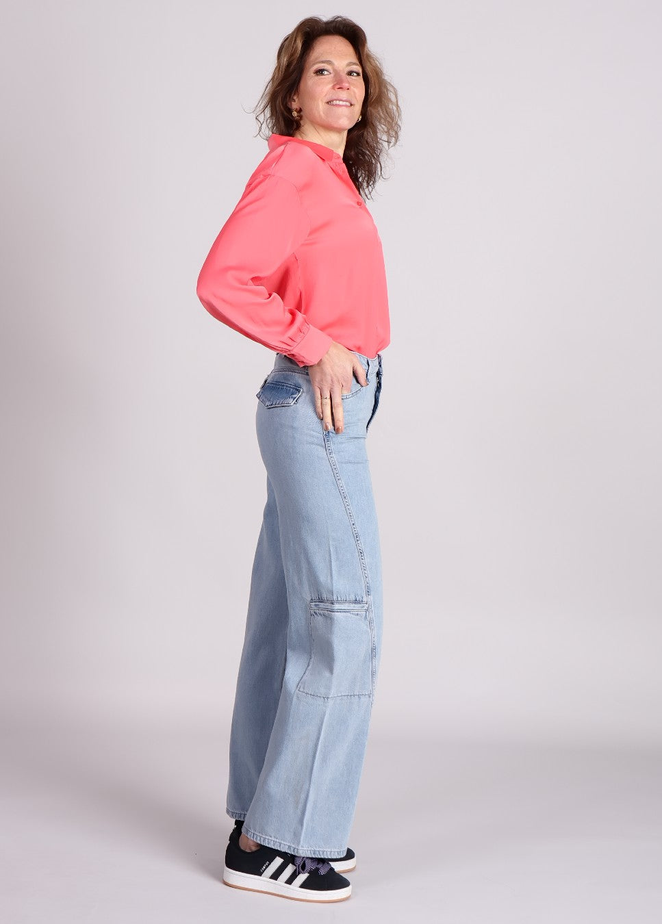 mschsandeline maluca blouse shirt van MSCH Copenhagen op model in het coral