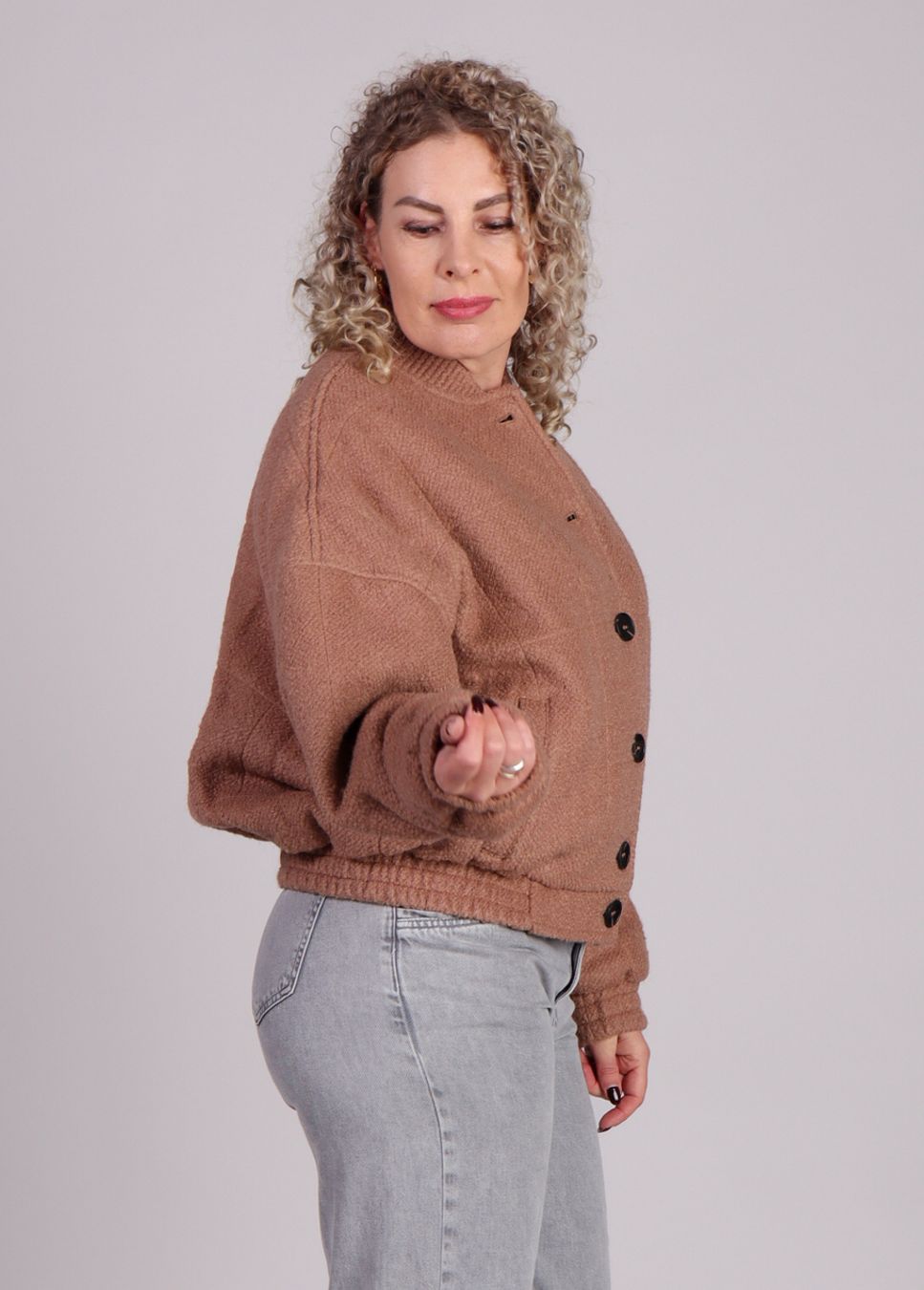 zijkant model bruin dames FRNCH jas wolmix satia