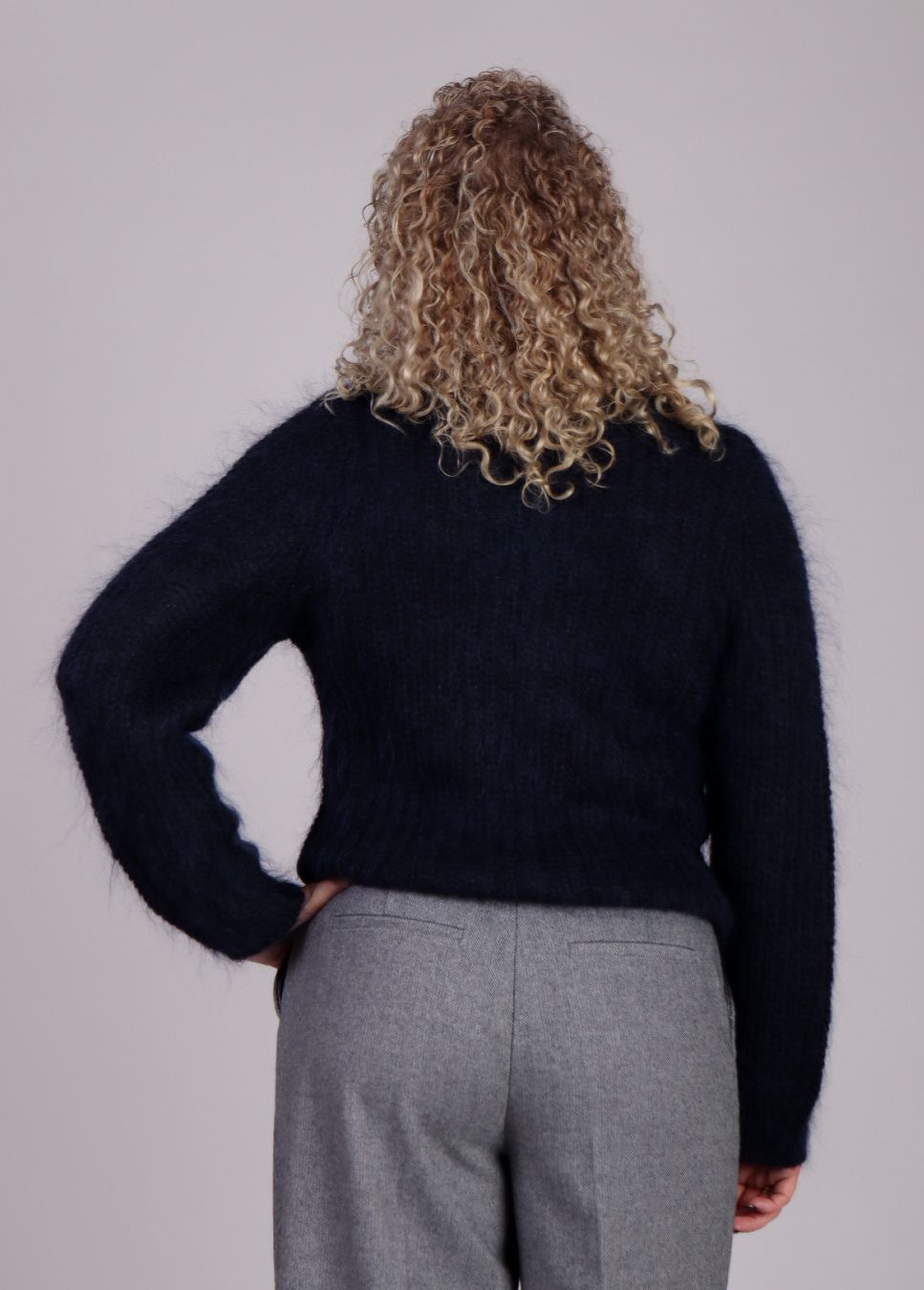 dames trui mbym gebreid corey achterkant model