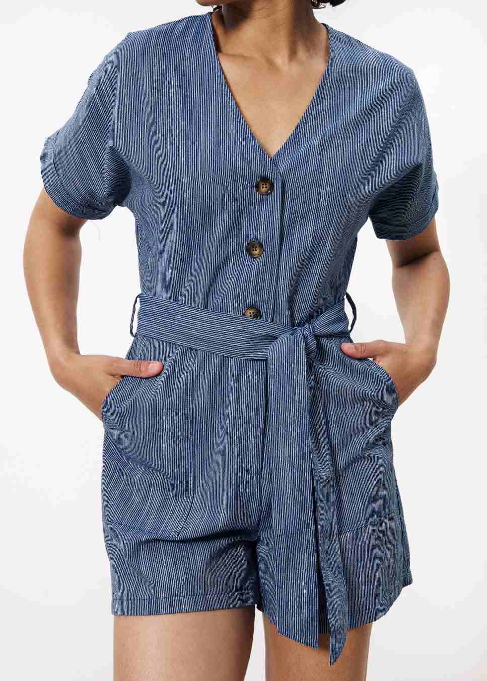 FRNCH playsuit adila gestreept linnen blauw van kleur, knopen en afneembare strik
