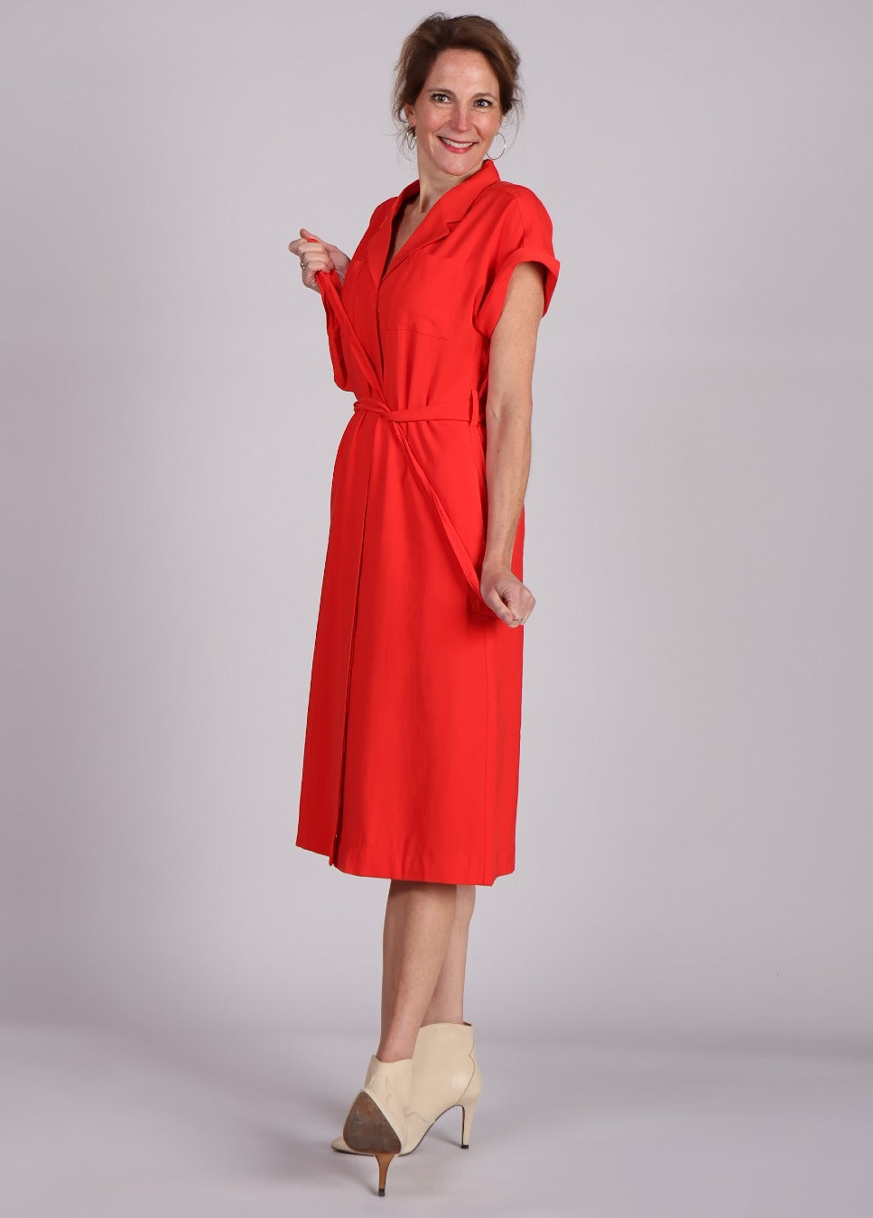 MSCH Copenhagen jurk Imila Selia SS met strikceintuur half lang rood van kleur