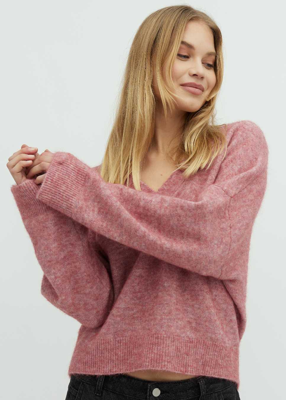 roze mbym sweater peeta op model details 