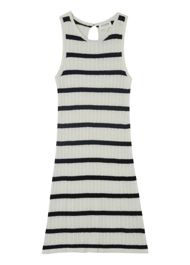 Perfect voor de zomer, deze zwart wit gestreepte jurk Mousse van het merk Grace & Mila. De korte mouwloze gestreepte jurk heeft een ronde hals, een knoopsluiting aan de achterkant en valt aangesloten. Shop de nieuwe collectie dames jurken, gehaakte jurken, korte zomerjurken, gestreepte jurken bij Boetiek Aniek.