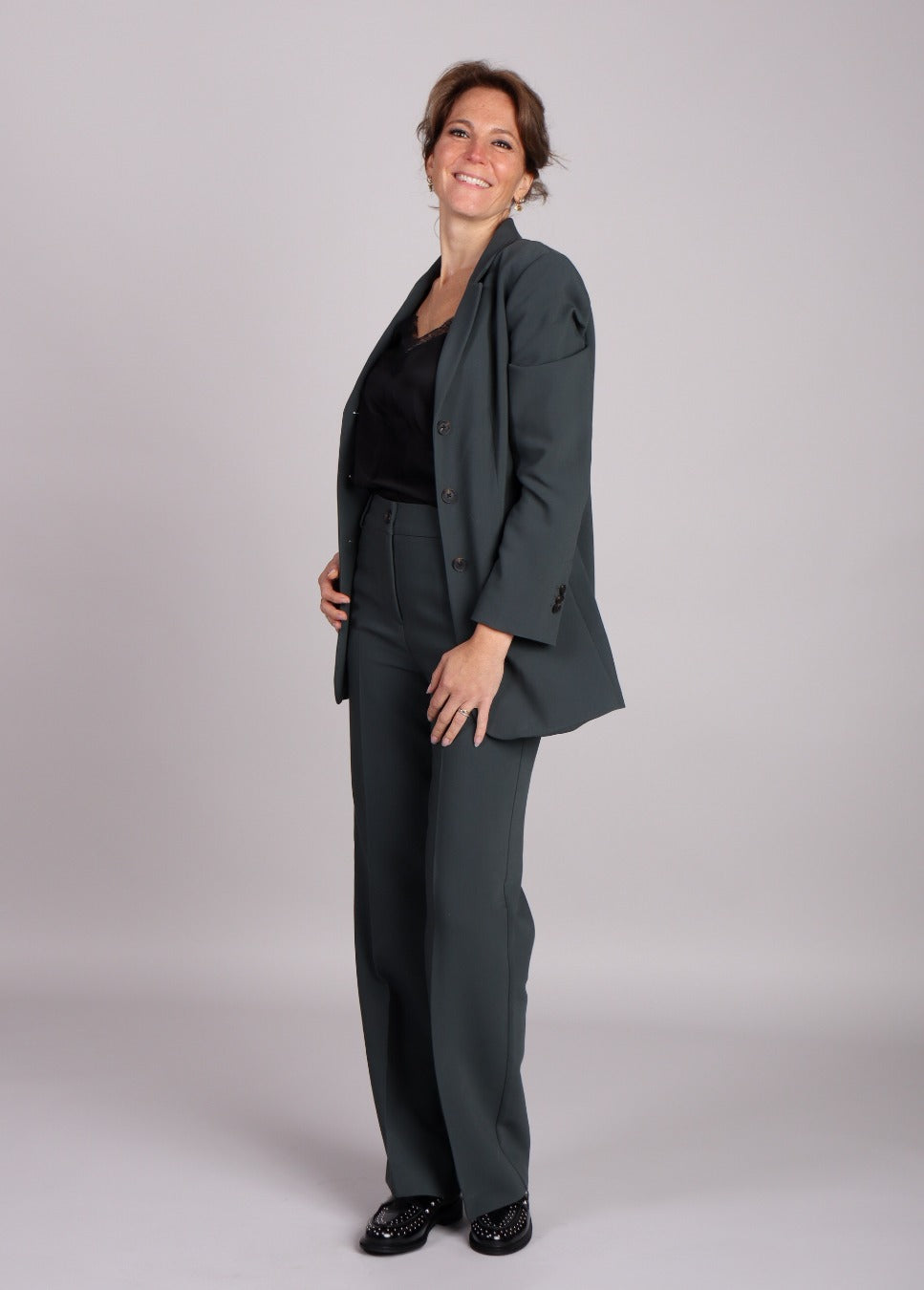 Modstrom blazer dames Gale groen zijkant staand op model