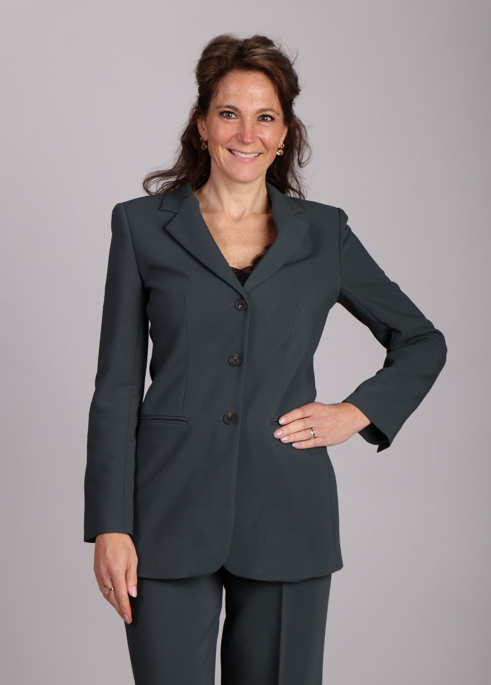 Groene modstrom gale blazer op model voorkant