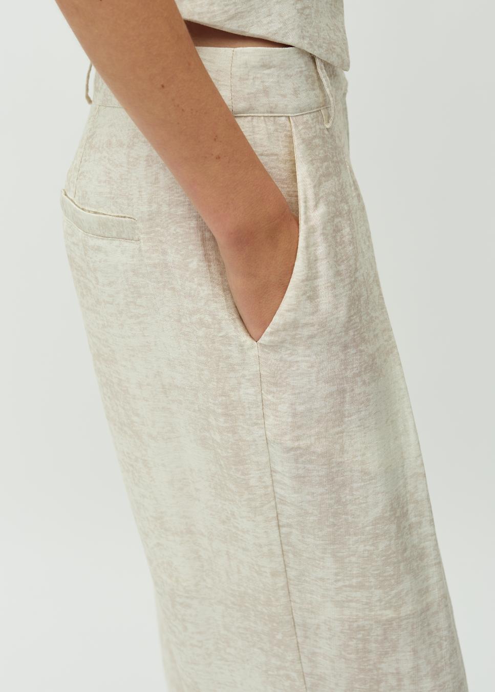 close up van de mbyM broek cristiana long m beige print pants