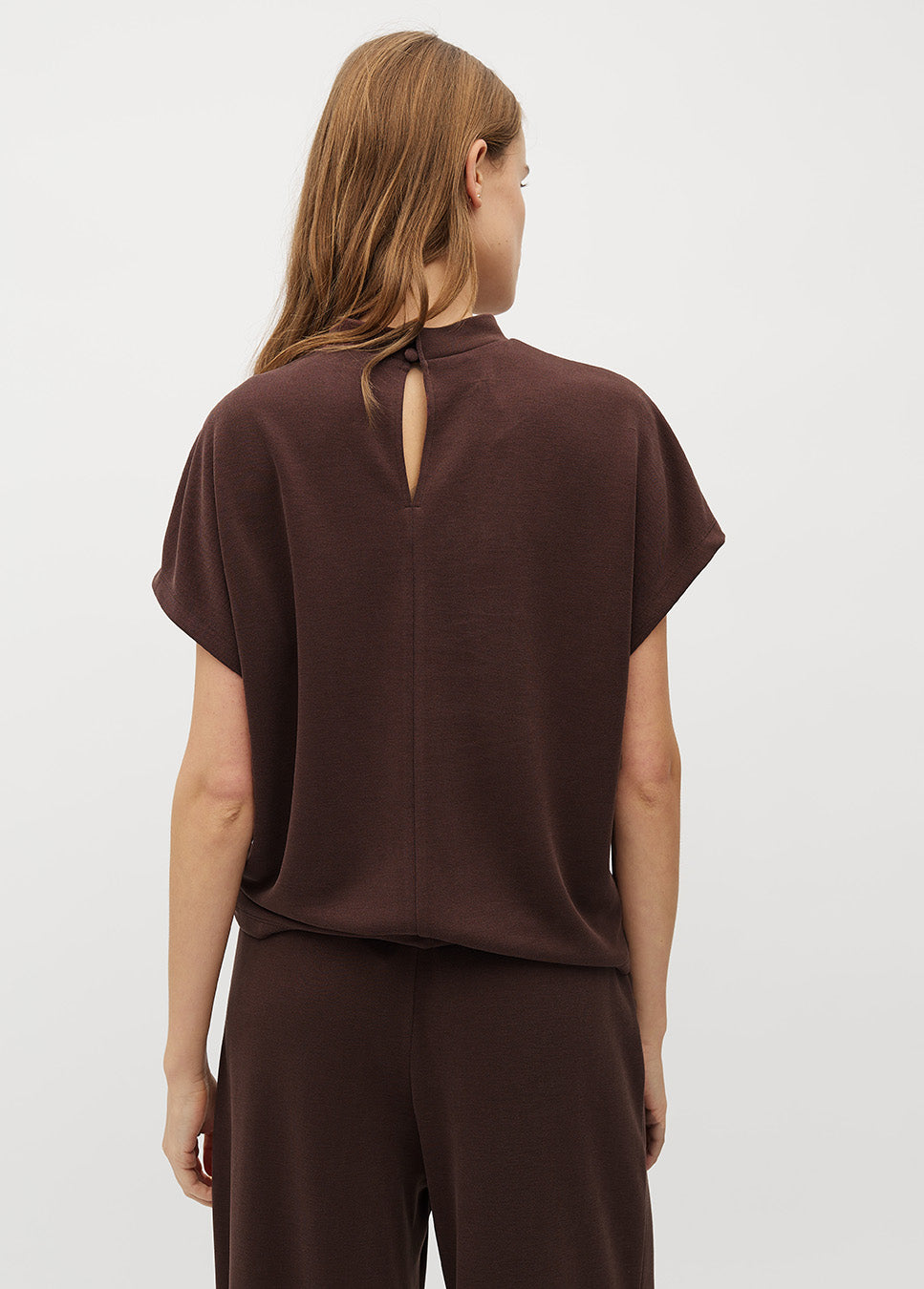 mbyM Linea Short-M top bruin Bosko Luxe achterkant model 
